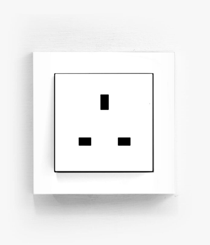 GIRA E2 unswitched single socket
