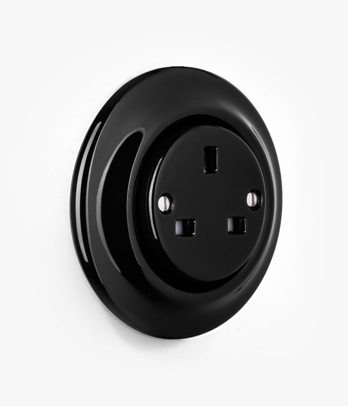 Katy Paty Roo Nigra black pug socket